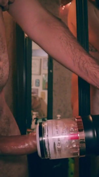Grande pau sem cortes latino Camilo Brown fodendo fleshlight atirando uma grande carga e comendo seu próprio esperma