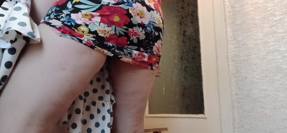 Lesbian-illusion: Meine stiefmutter fickt mich auf dem küchentisch