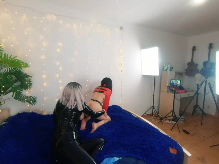 Arya Grander: Backstage de lindas chicas lesbianas fetiche haciendo video de sexo....
