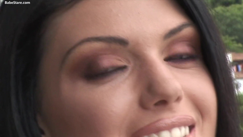 Babe Stare: Woman on vacation has some fun with three males