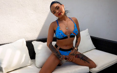 Cheating Cumsluts: Teen Latina Betrügt Ehemann Mit Nachbar Auf Balkon!