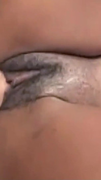mörkhyad stor naturlig tit MILF stacy med hårig fitta knullad i en interracial möte