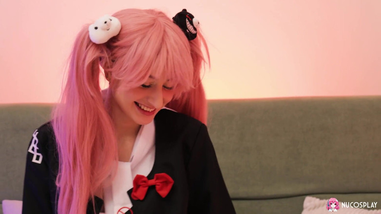 Nu Cosplay: Magrinha puta de anime Sasha Paige abre sua pequena buceta