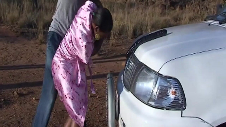 Bangora sluts: Insatiable Ebony MILF Squirts Wildly on Car