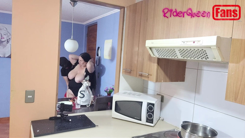 Riderqueen: Video untuk penggemar: aku dientot sama cowok bertopeng di dapur