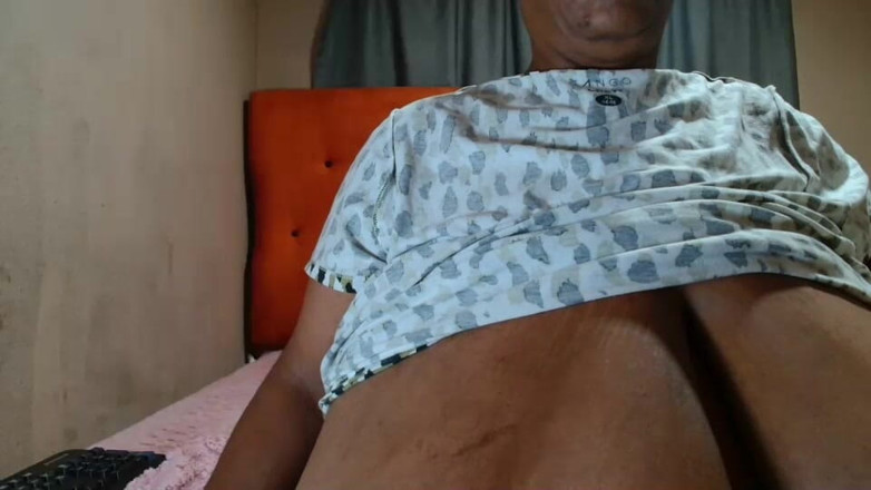 Legendary Booty Overdose: Tetek besar semula jadi mengusik