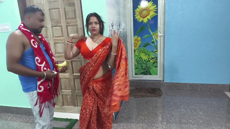 Sona bhabhi: Mooie Indische Bengaalse Saree Wali Bhabhi neuken in het gezicht...