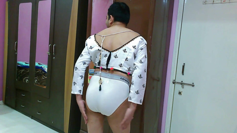Cute & Nude Crossdresser: Hot crossdresser femboy Sweet Lollipop w białym crop top i...