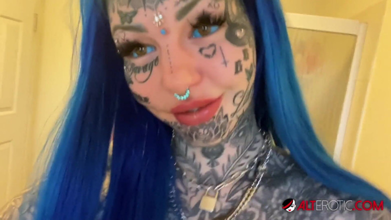Alt Erotic: Amber Luke em quarentena, masturbação solo