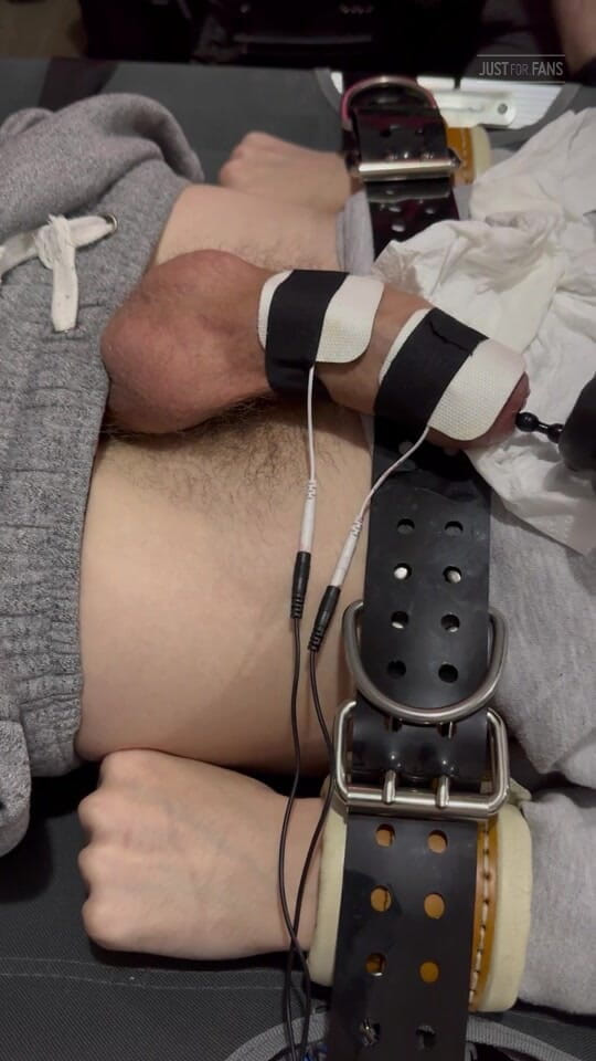 Inmate Cody and SubEdgeX: Supusa sufera de e-stimulare si sondare