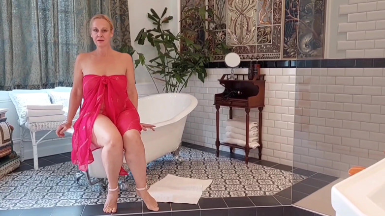 Selena701: Belle Épouse Mature Profite Du Sexe Dans La Salle De Bain