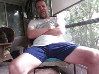 Hairyartist: Nghệ sĩ có lông sẽ cho bạn những khít khao...