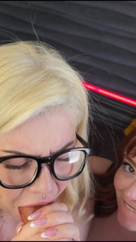 Bimbo děvky Přání bbc dildo, aby ožilo