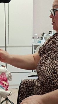Komşu ben boşalana kadar elleriyle ve ağzıyla sikimle oynuyor
