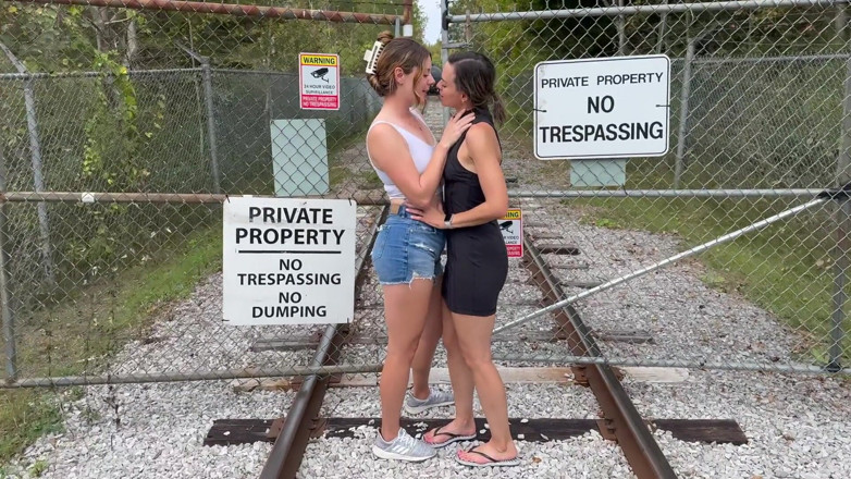 Serenity Cox: Nadia Foxx &amp; Serenity Cox / Podwójne obciąganie i ogromny bałagan na...