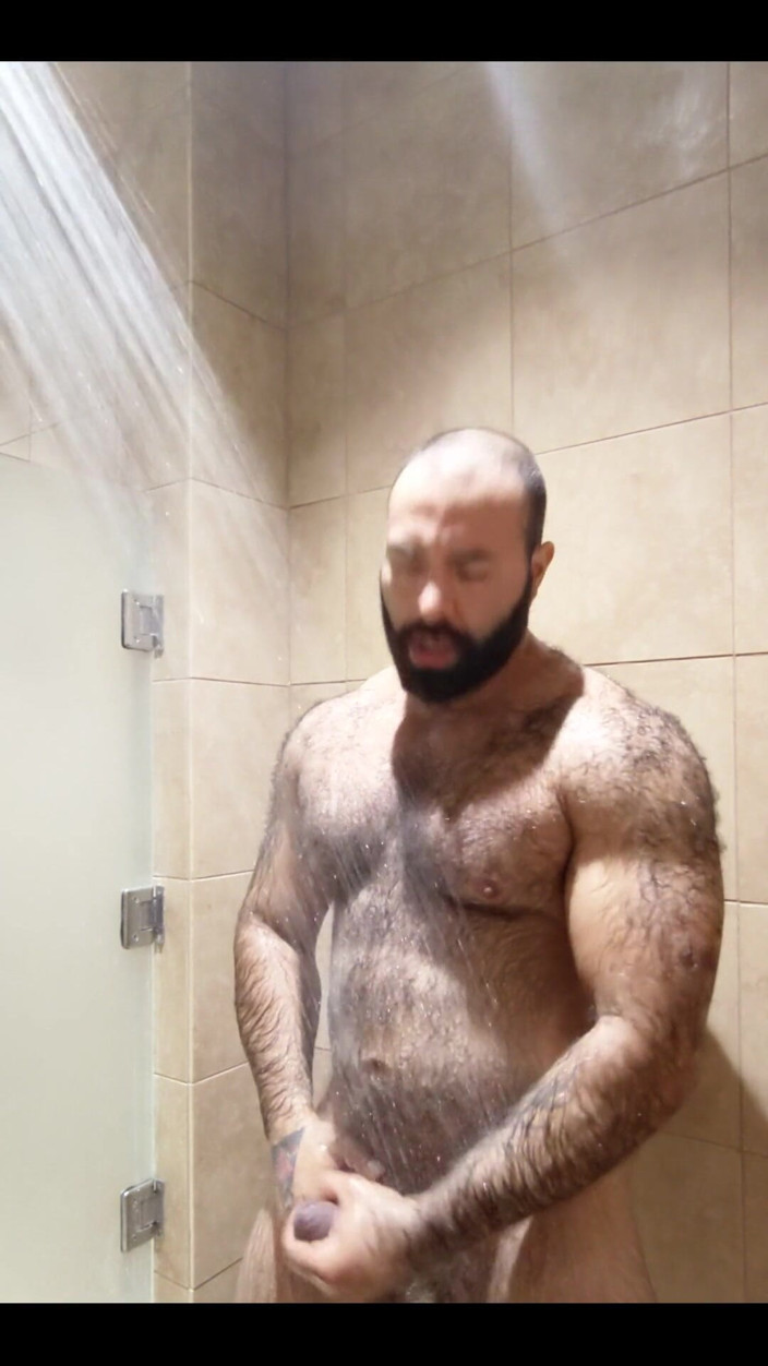 Lobo: Shower Time