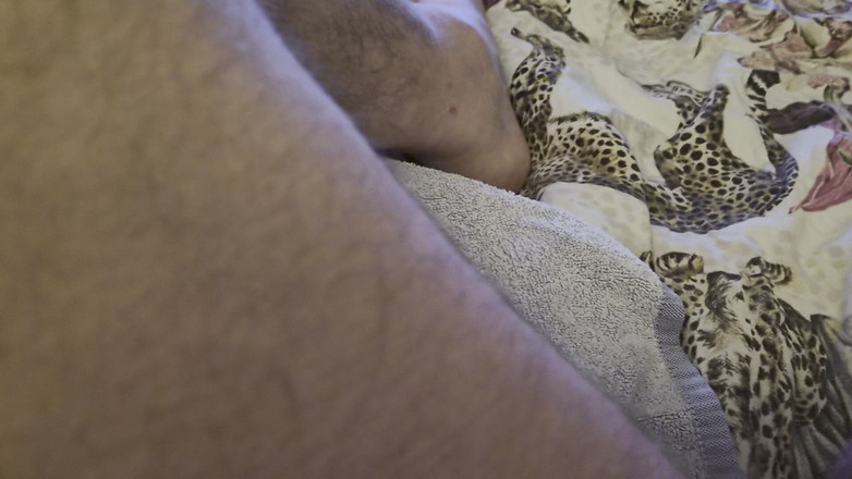 Pellefnatt: Bunicul Stă Pe Scaun Și Se Joacă Cu Penisul Cu Un...