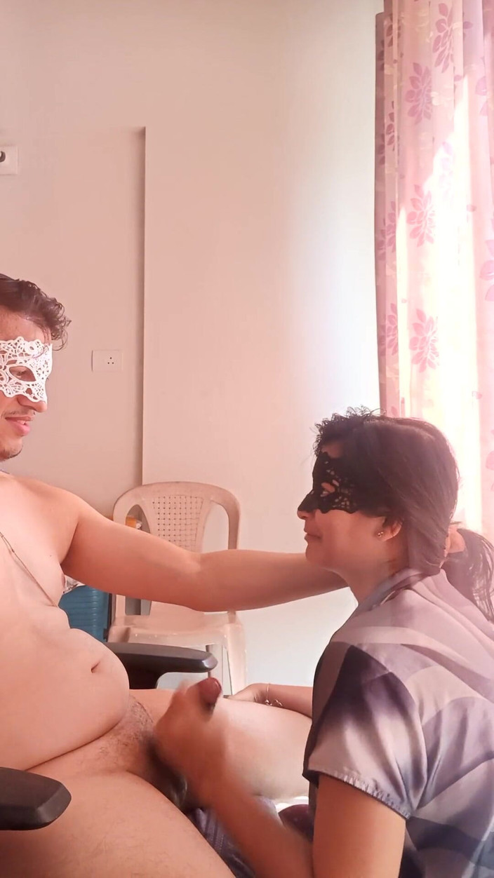 jackfucks: La vicina di ritorno americana fa un pompino incredibile e...