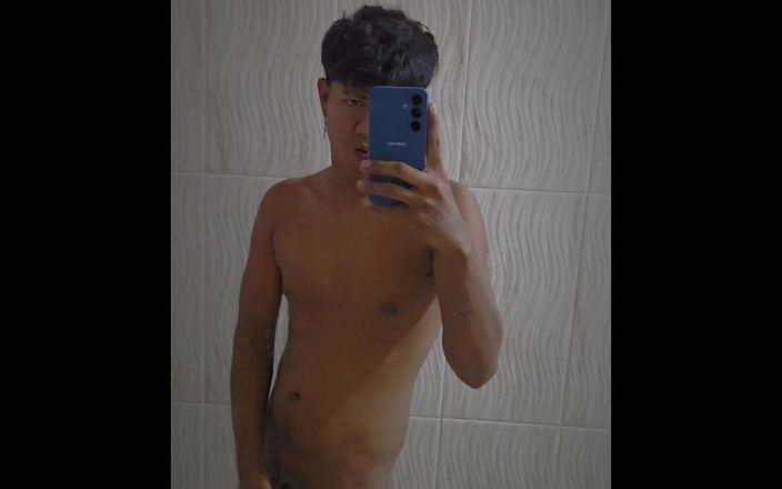 Deiby Latino: Mladý Ind se svým tlustým ptákem