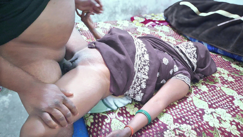 ExcitedWomen: Sexy scopata indiana in camera da letto in verde Sari