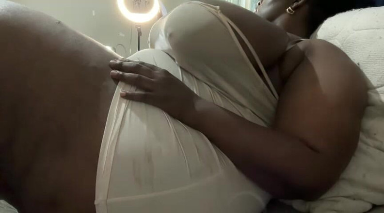 Legendary Booty Overdose: Připoj se ke mně v posteli