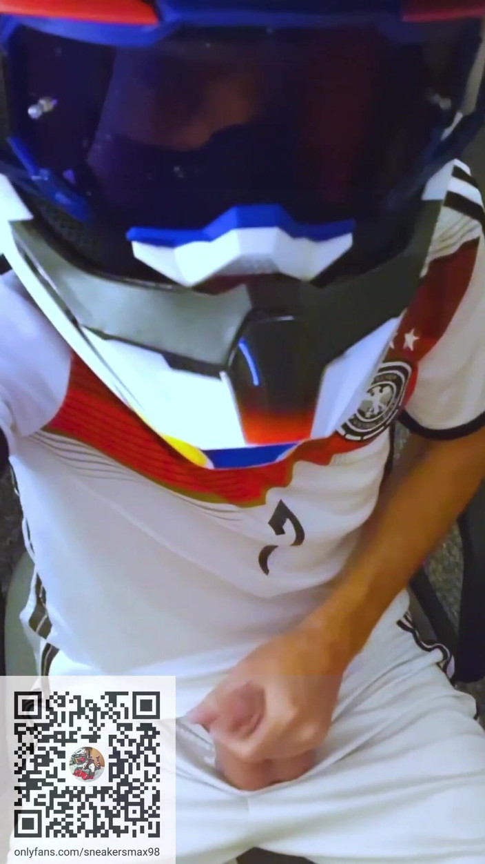 Sneakersmax98: 젖탱이와 발정난 모음집