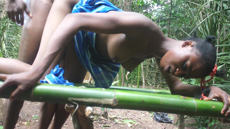 Epicafri: 奴隶主人把我带到一边深喉口交