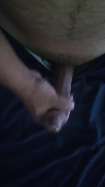 Giarlem slv: कोई मेरा लंड चूसना चाहता है?