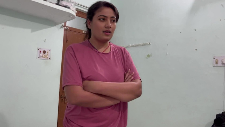 Hotty_ragini: Mijn grote stiefzus was boos op me, we deelden een...
