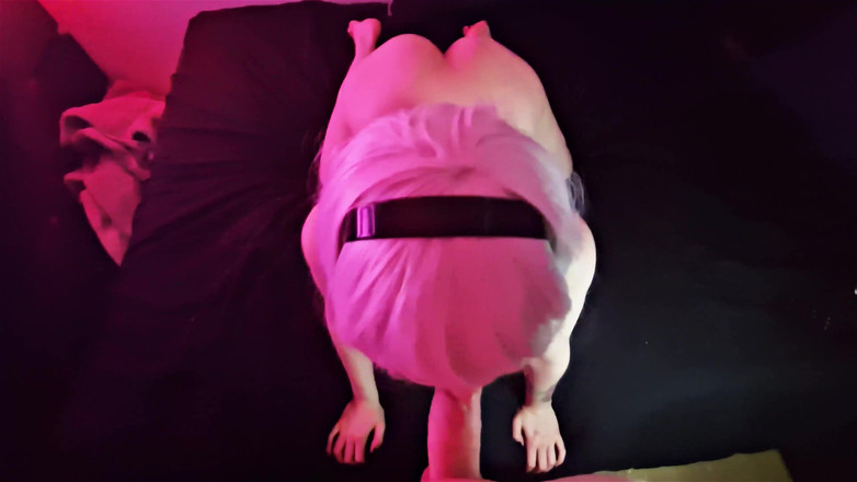 Miss Moons: 2b älskar att suga kuk