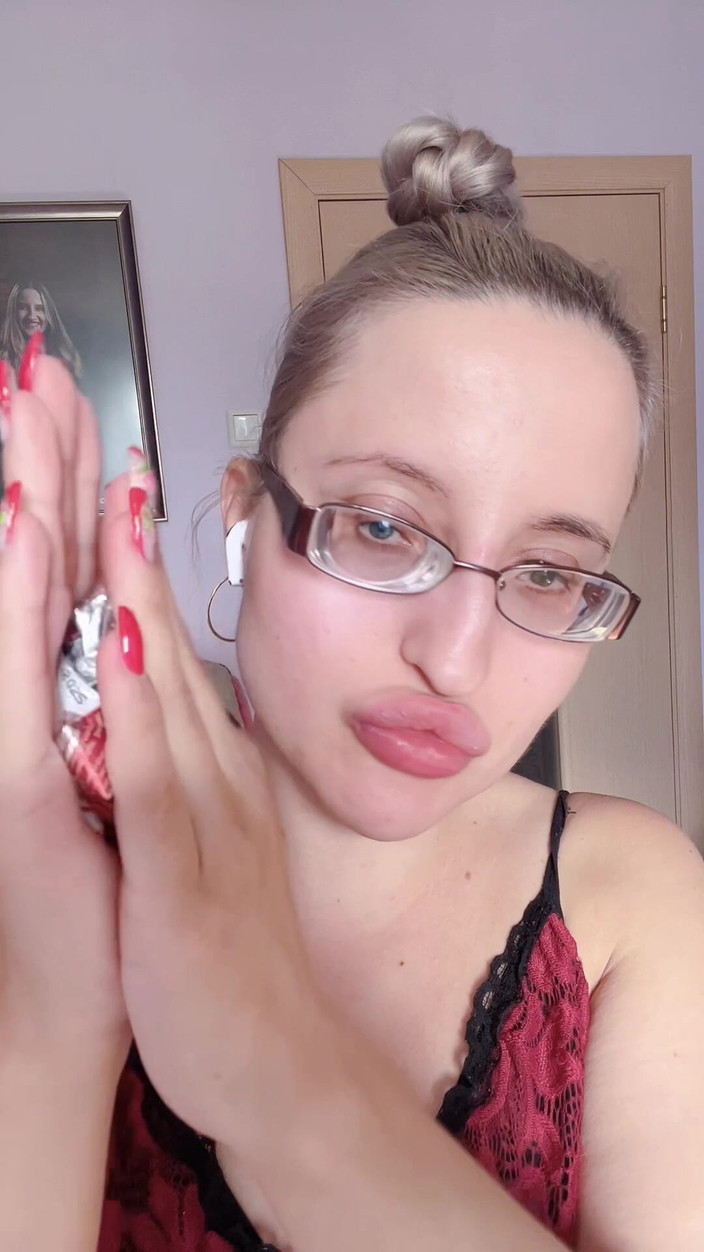 FinDom Goaldigger: Asmr mange une barre protéinée sans sucre
