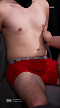 Hetero student is terug - meisje denkt dat hij aan het werk is