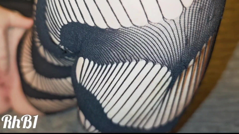 Redhead Bunny1: Malá show v černém prádle