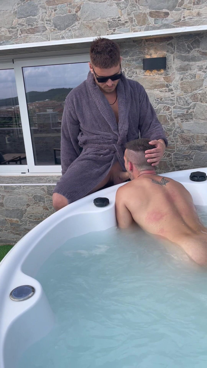 Carlos and Hector: Sex i jacuzzin
