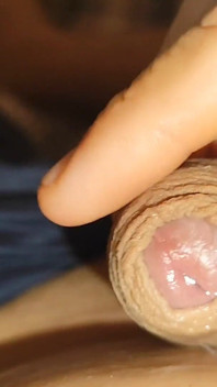 Penis yang luar biasa menikmati sendirian meskipun dia tidak terangsang!!