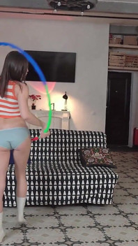 My18teens - Urocza gimnastyczka Jane White rucha swoją cipkę palcami