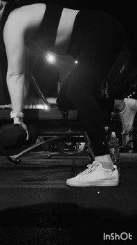 Anna si allena in palestra