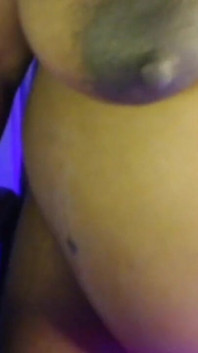 블로호브 누드 쇼를 하는 Creem Belly 마사지.