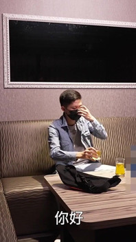 Sex cu o curvă cu țâțe mari la un karaoke local în Taiwan