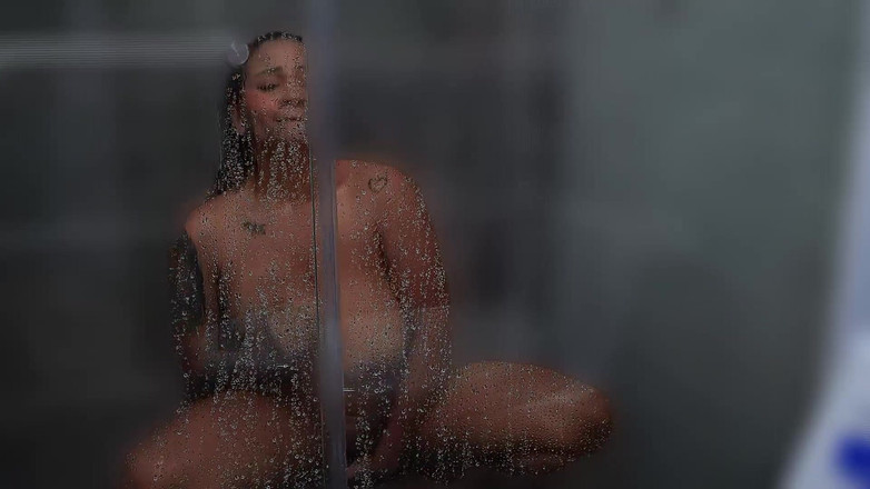 GIULIANA_BIG: ジムの後、トイレで大きな胸を触るブルネットの女性