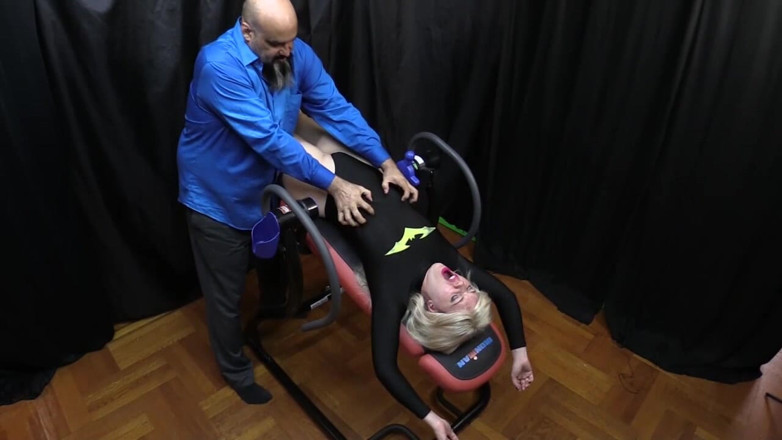 Evangelines Fetish: Rubia bat roto (wmv)