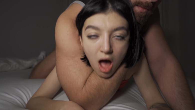 Pornforce: pasionată de spermă care se comportă greșit se bucură de...