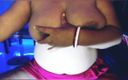 Hot desi girl: हॉट देसी सेक्सी बड़े स्तन वाली महिला की चूत में ऊँगली करना गांड में उंगली करना।