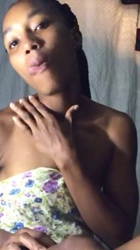 Cadela Ébano MILF boobworship