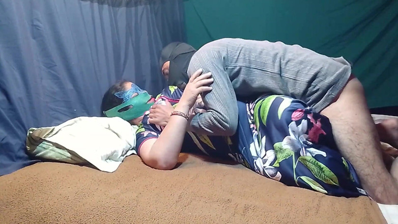 Nehasexyy: Menikmati banyak perkara dalam mencium zakar dan kongkeknya. Bhabhi seksi...