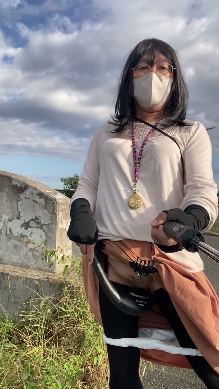 megu2002: No. 332 a Walk with an Electric Massager
