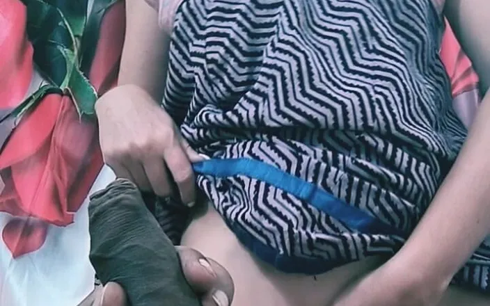 Bolly Karma: Hot Babe Horny Body