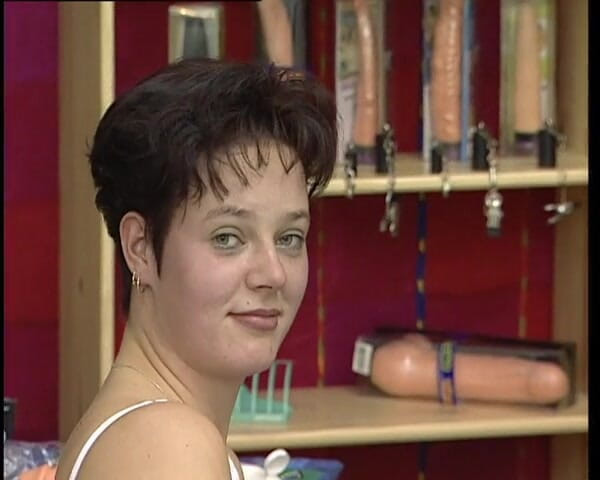 YOUR FIRST PORN: Vibrator anal, coaie, futaiul cu pumnul este normal pentru mine