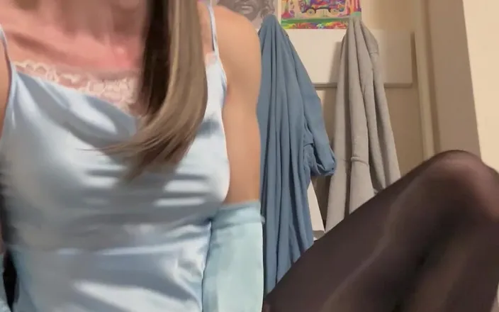 Jessica silk: Jess Silk Rides Dildo