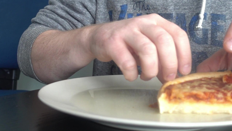 Food Pissplay: Je Pisse Sur Une Pizza Pour La Manger